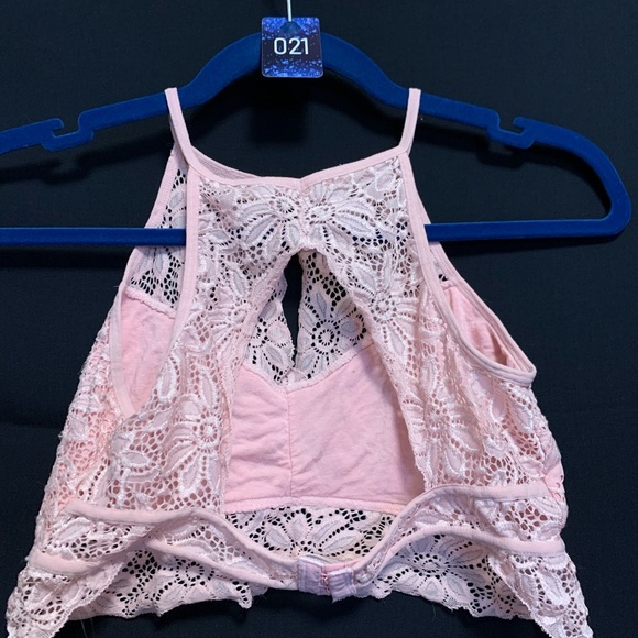 Pink lacy bralette with keyhole front - Picture 2 of 4